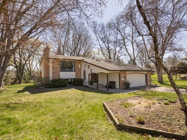 15372 Sandhill Circle, Eden Prairie, MN 55347