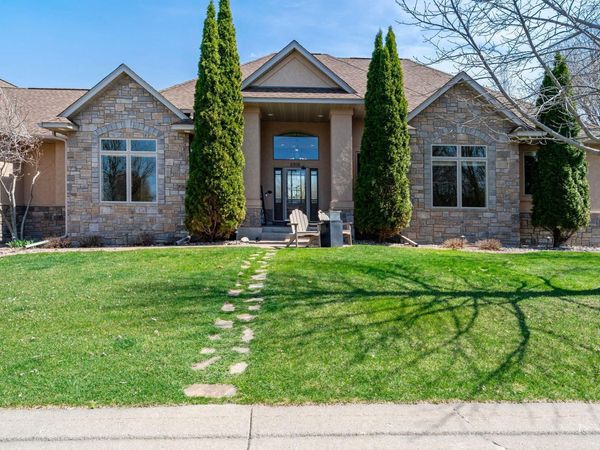 8916 Whispering Oaks Trail , Shakopee, MN 55379