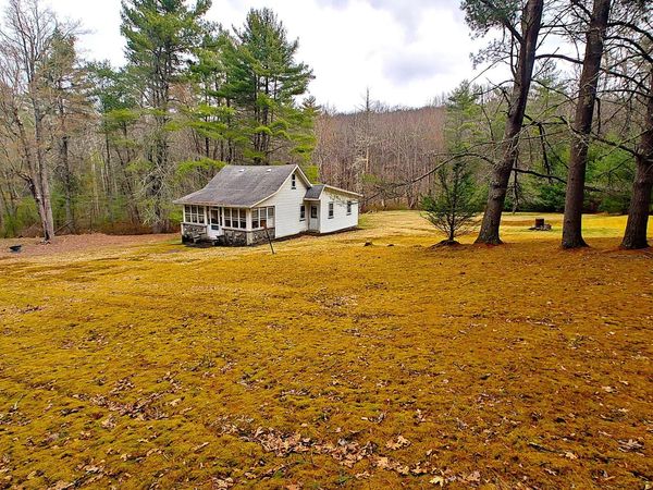 138 Neil Thompson Road , Lackawaxen, PA 18435