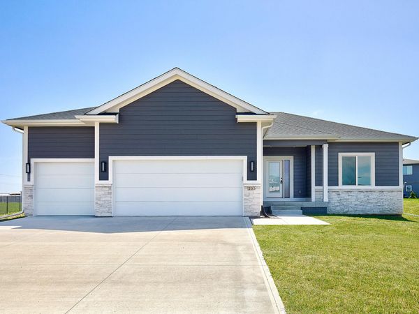 205 11th Court NW, Bondurant, IA 50035