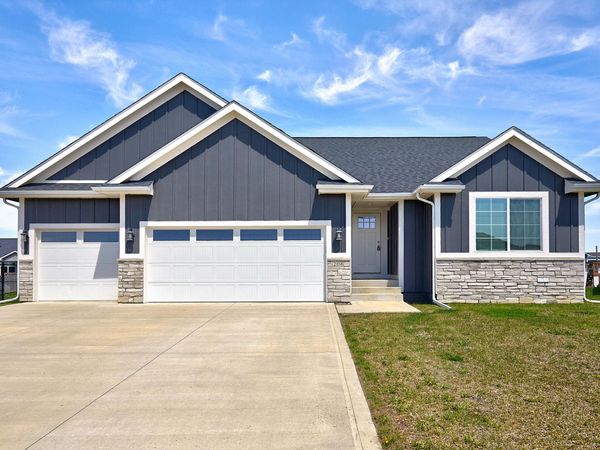 208 11th Court NW, Bondurant, IA 50035