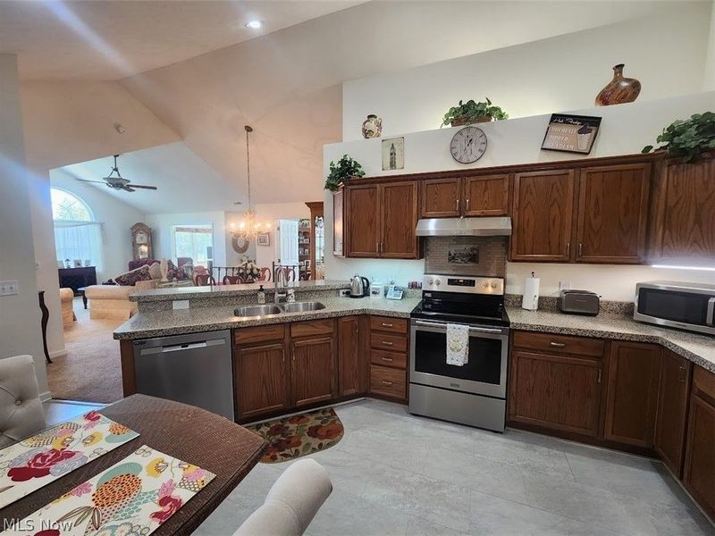 5227 Redford Drive, Brunswick, OH 44212 Photo 4