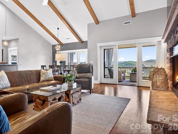 70 Copper Creek Lane, Hendersonville, NC 28739