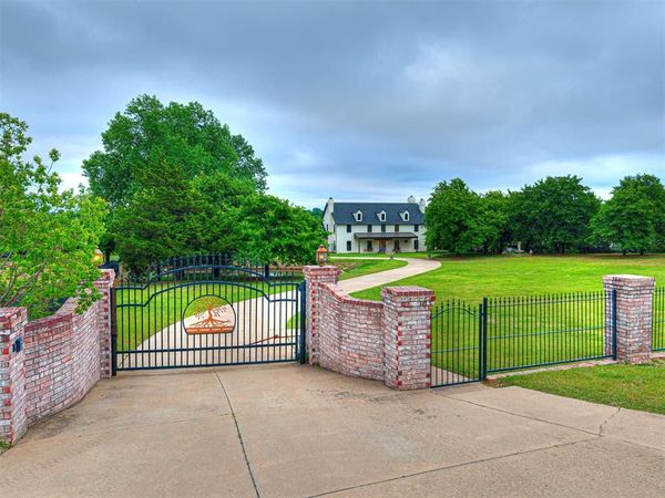 13500 Three Oaks Drive, Jones, OK 73049