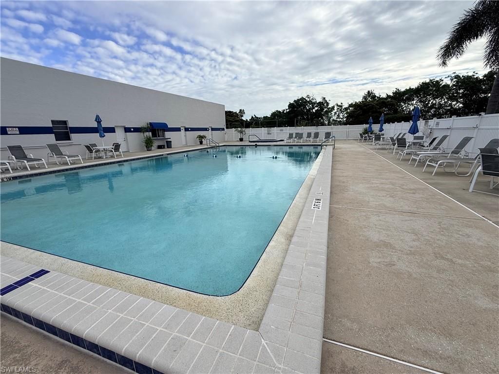 6844 Sandtrap Dr, Unit 2, Fort Myers, FL 33919 Photo