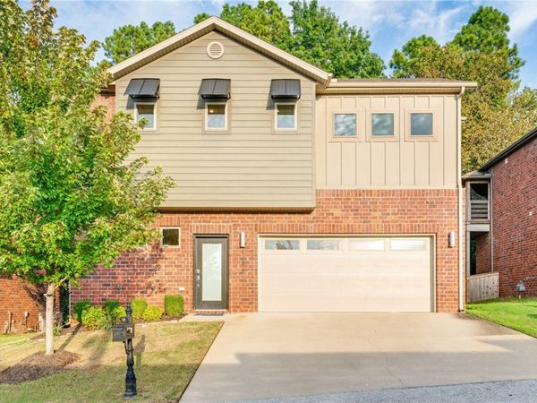 1496 N Desoto Place , Fayetteville, AR 72703