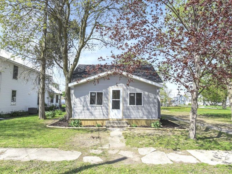 506 Washington Street, Port Clinton, OH 43452 Photo 1