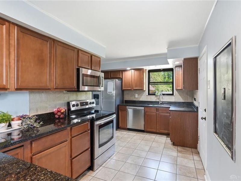 5642 Surrey Avenue, Green Township, OH 45248 Photo 8