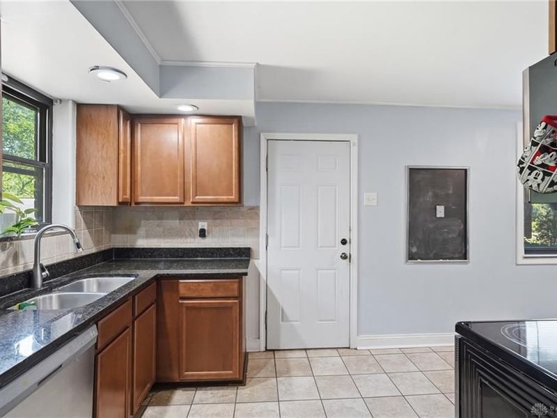 5642 Surrey Avenue, Green Township, OH 45248 Photo 9