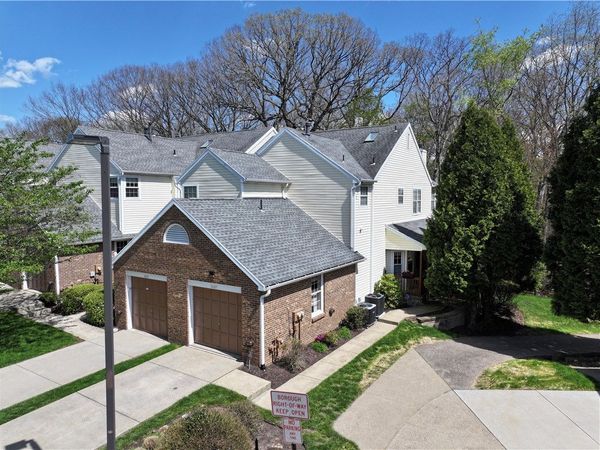 1637 St Andrews Dr , Oakmont, PA 15139