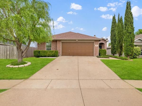 460 Cranbrook Lane, Grand Prairie, TX 75052