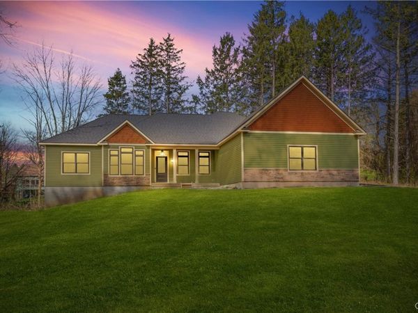 4326 Chickadee Cir , Syracuse, NY 13215