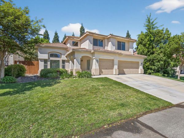 1064 Caragh St, Roseville, CA 95747