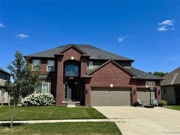 50216 Ashperton Drive , Macomb Twp, MI 48044