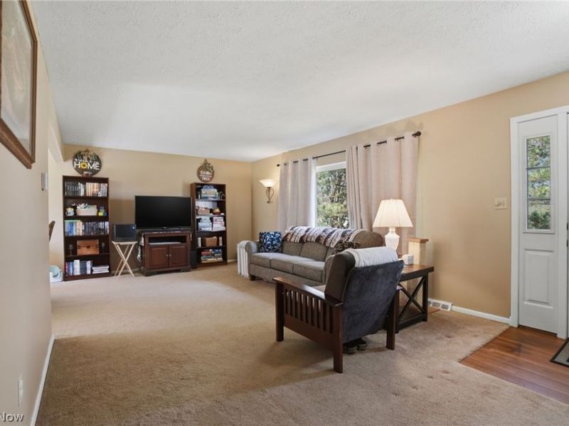 1876 Laurel Drive, Twinsburg, OH 44087 Photo 2
