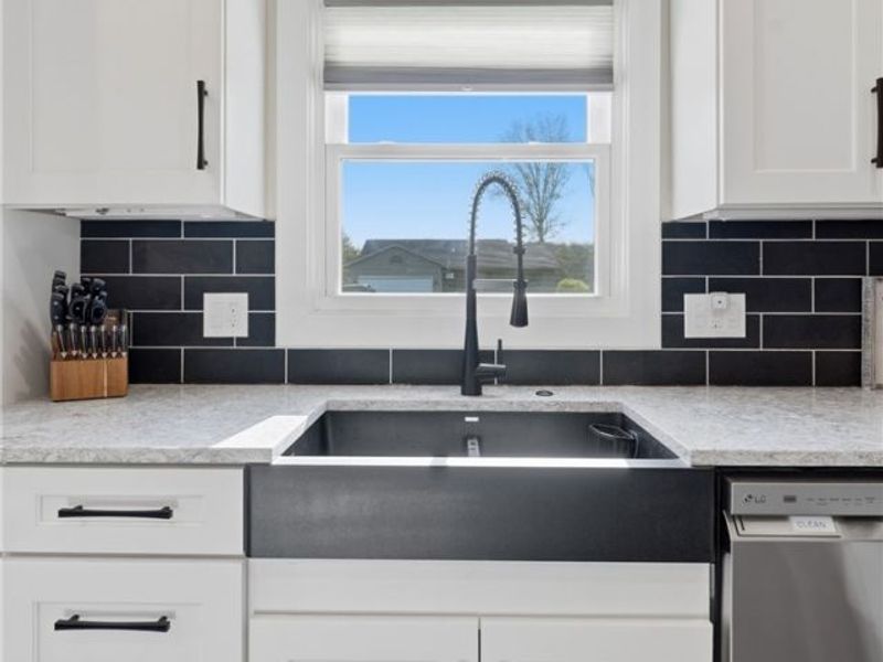 8863 Lynnpark Street NE, Alliance, OH 44601 Photo 12