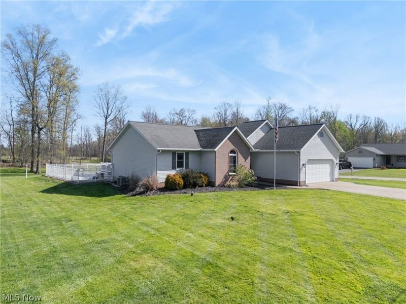 8863 Lynnpark Street NE, Alliance, OH 44601 Photo 2