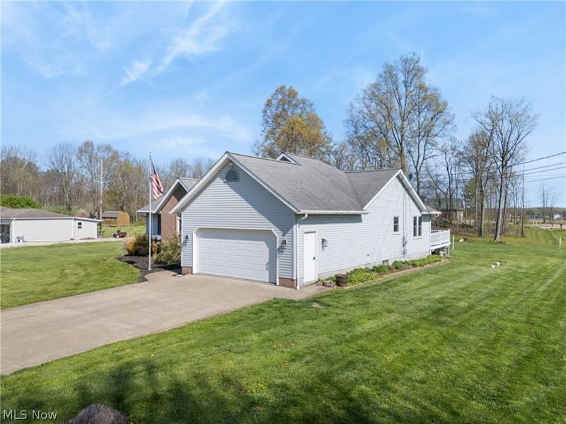 8863 Lynnpark Street NE, Alliance, OH 44601 Photo 3