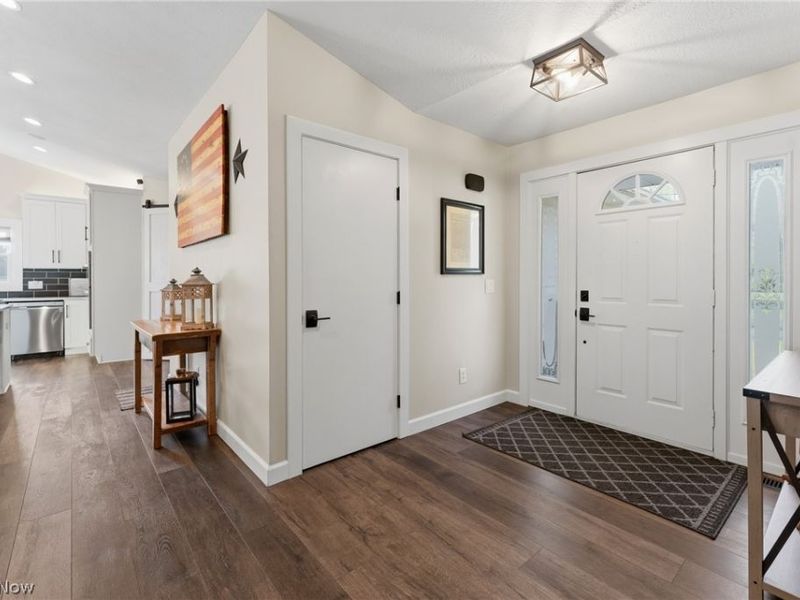 8863 Lynnpark Street NE, Alliance, OH 44601 Photo 4