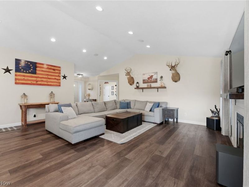 8863 Lynnpark Street NE, Alliance, OH 44601 Photo 7