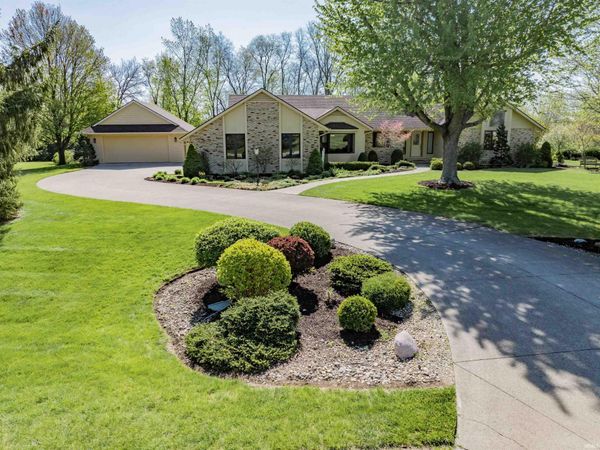 2821 Emerald Lake Drive, Fort Wayne, IN 46804