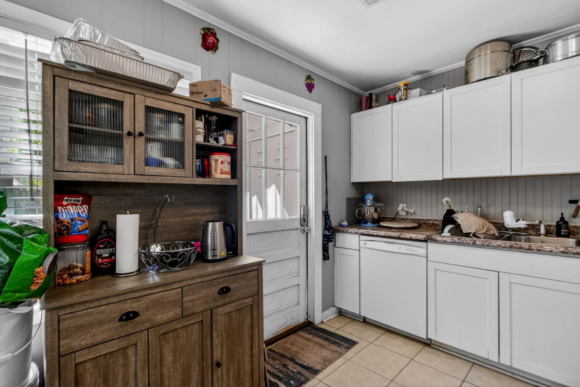 307 Thompson Street Photo 13
