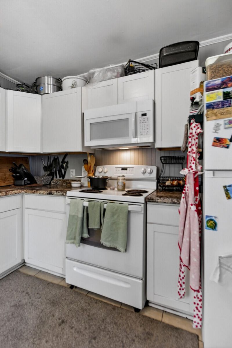 307 Thompson Street Photo 14