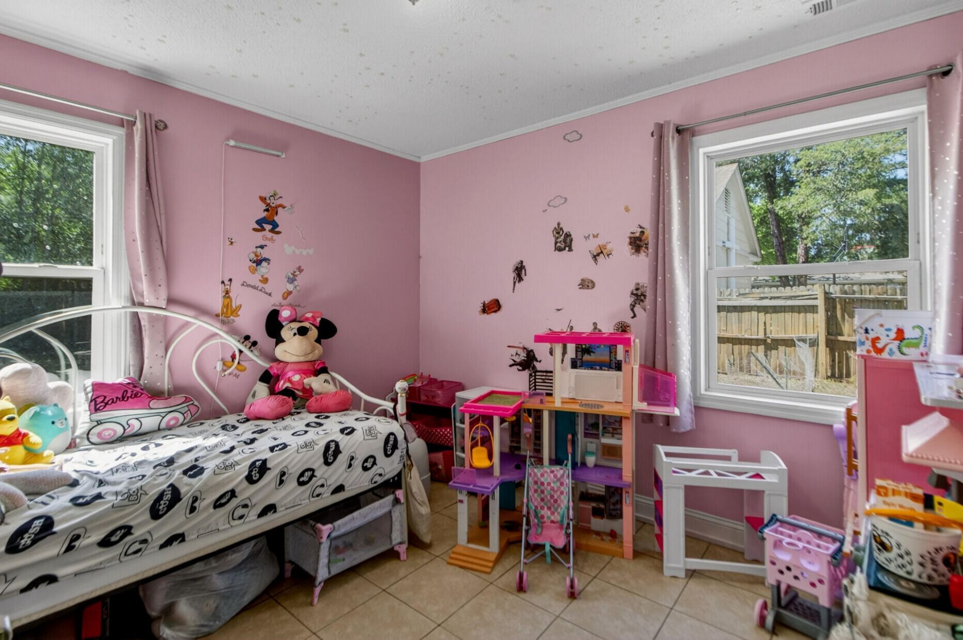 307 Thompson Street Photo 15