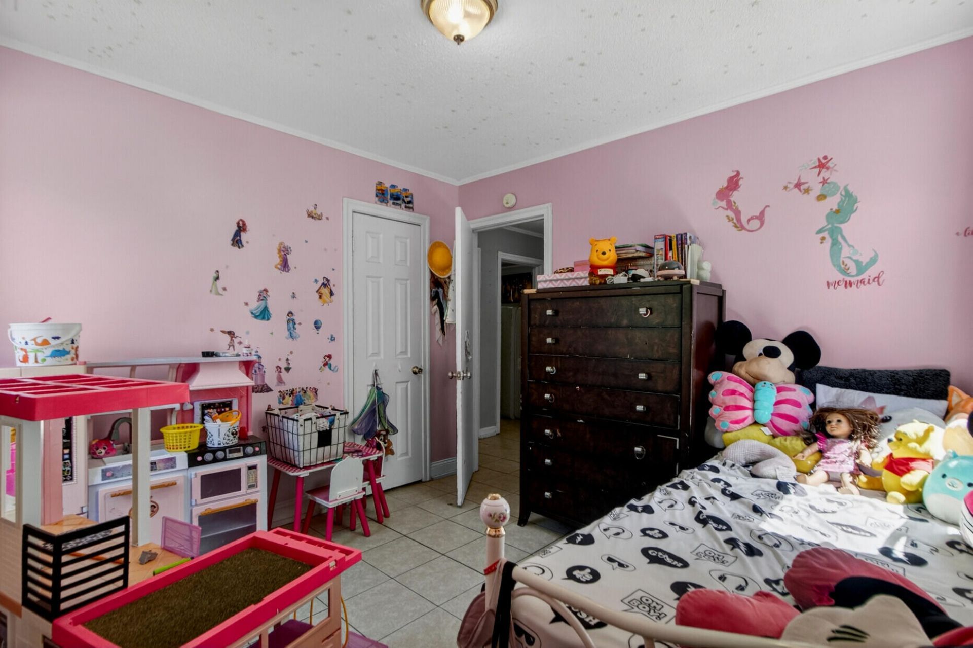 307 Thompson Street Photo 16