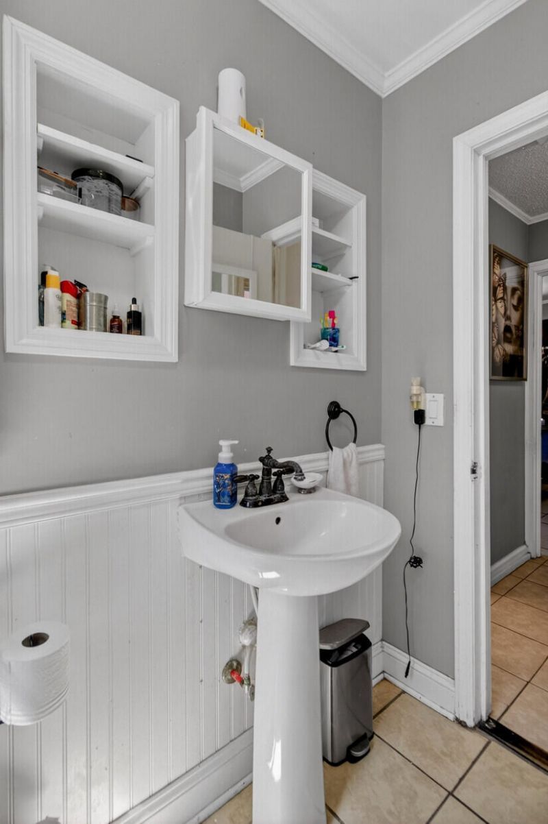 307 Thompson Street Photo 19