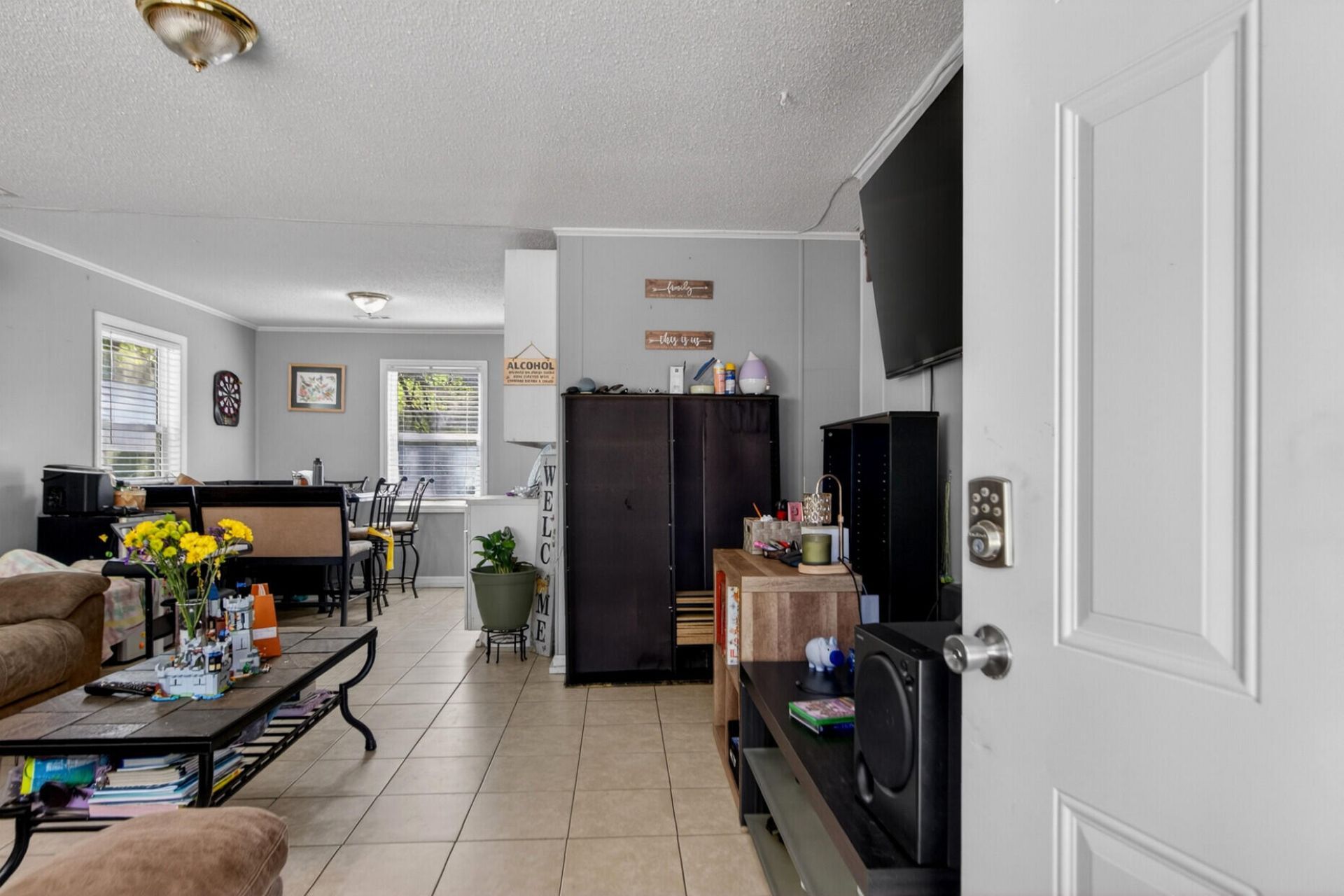 307 Thompson Street Photo 5