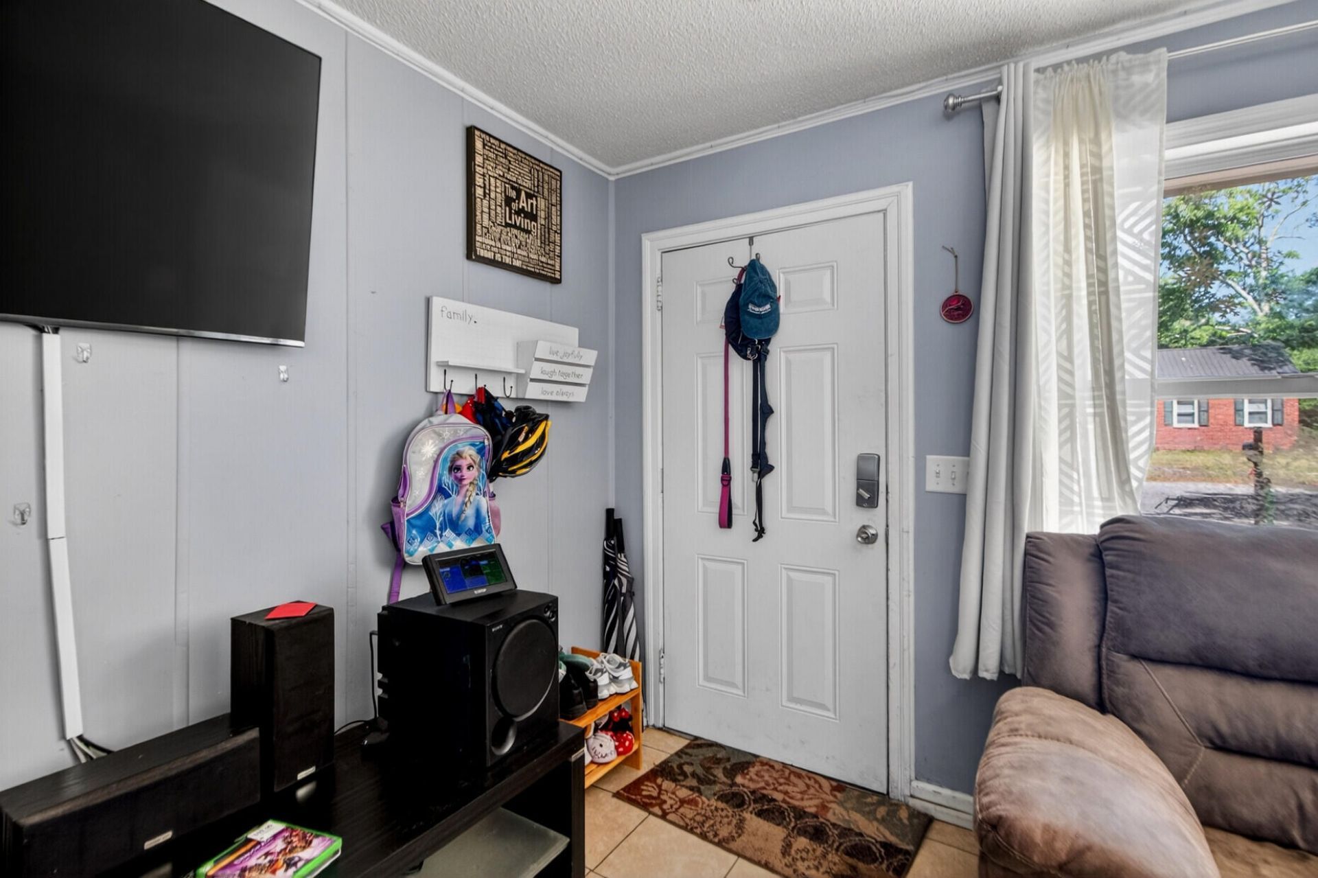 307 Thompson Street Photo 6
