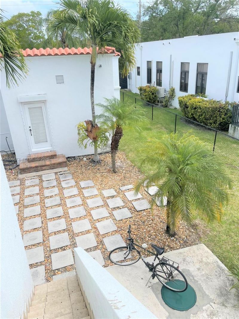 5116 SW 57th Ave, Unit B, Miami, FL 33155 Photo