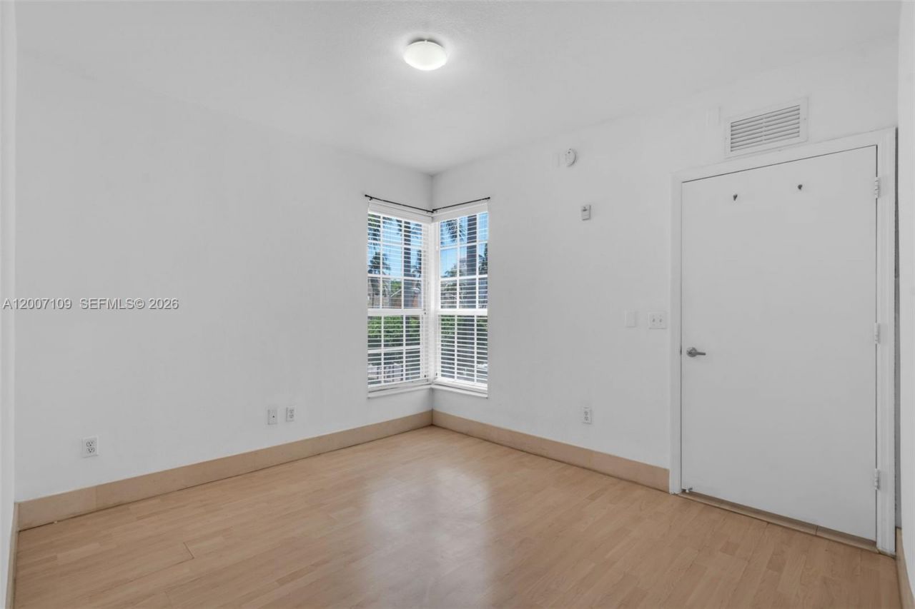 1300 Pennsylvania Ave, Unit 209, Miami Beach, FL 33139 Photo