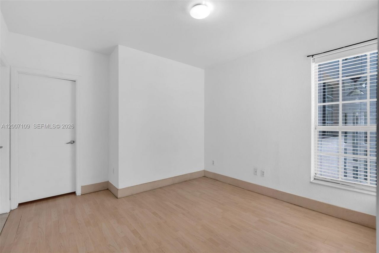 1300 Pennsylvania Ave, Unit 209, Miami Beach, FL 33139 Photo