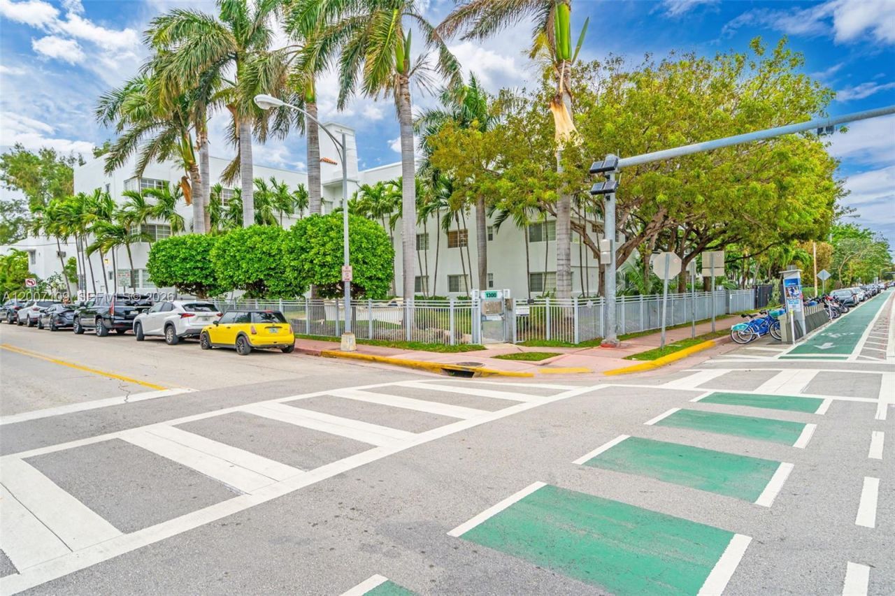 1300 Pennsylvania Ave, Unit 209, Miami Beach, FL 33139 Photo
