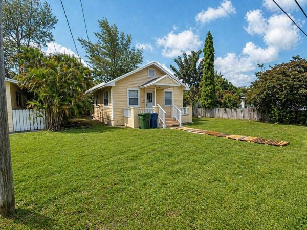 135 SE 4th Street, Hallandale Beach, FL 33009