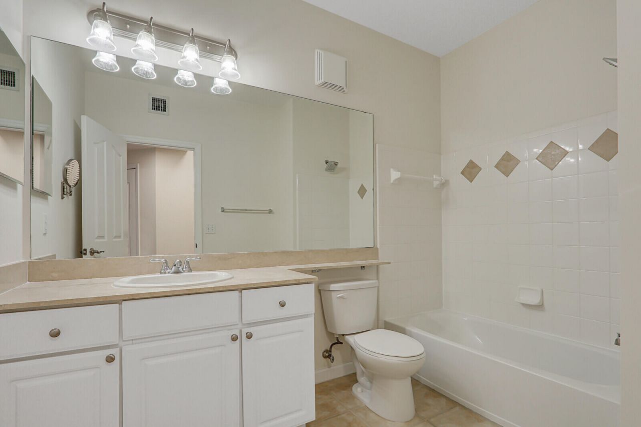 826 Dakota Drive, Unit 105, Jupiter, FL 33458 Photo