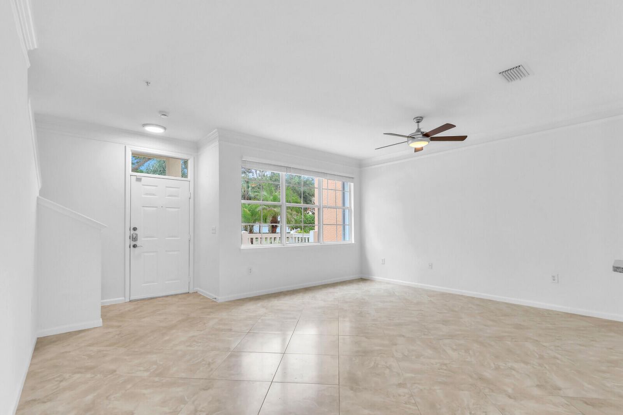826 Dakota Drive, Unit 105, Jupiter, FL 33458 Photo
