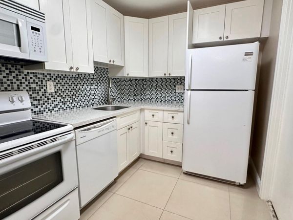 12 NE 19th Court, Unit 220a, Wilton Manors, FL 33305