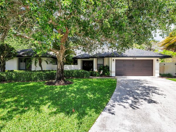 13739 Ishnala Circle, Wellington, FL 33414