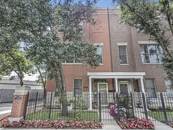 4012 N Clark Street , Chicago, IL 60613