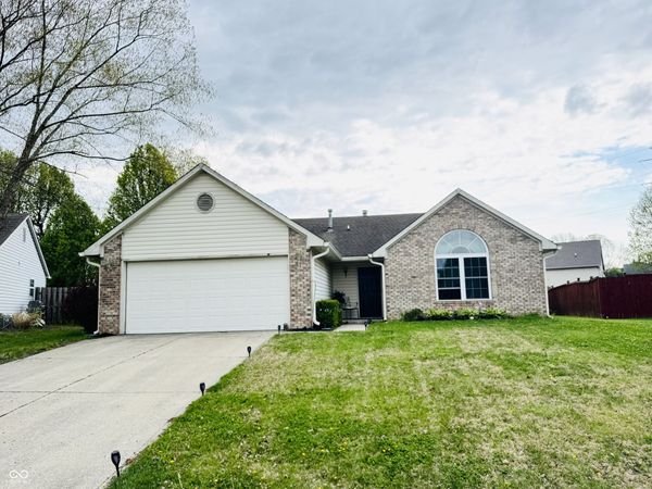 831 Queensgate Drive , Greenwood, IN 46143