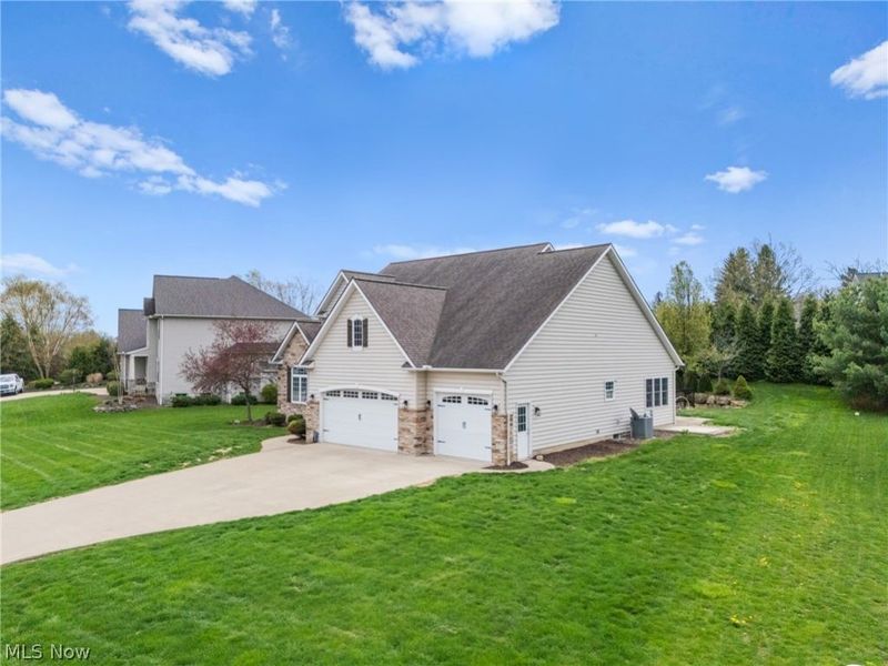 8888 Scotsbury Street NW, Massillon, OH 44646 Photo 3