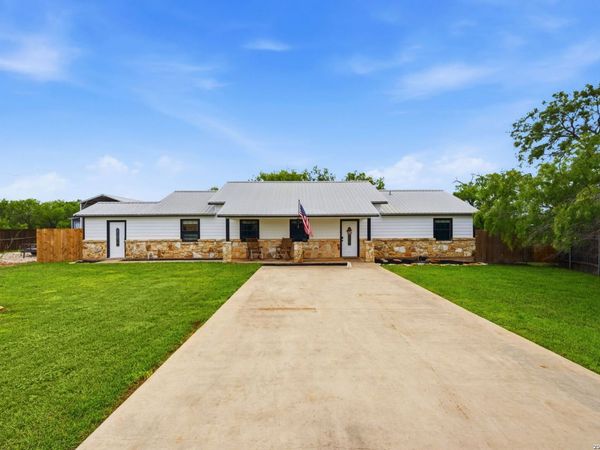 202 BRYAN DR, Jourdanton, TX 78026