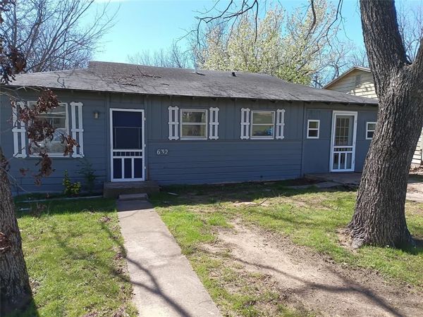 632 E Sears Street , Denison, TX 75021