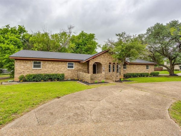 116 N Old Temple Road, Hewitt, TX 76643