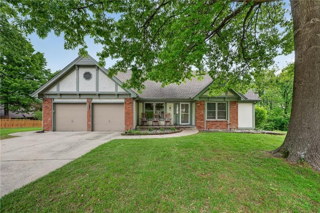 6505 N Wabash Avenue, Gladstone, MO 64118 Main Photo