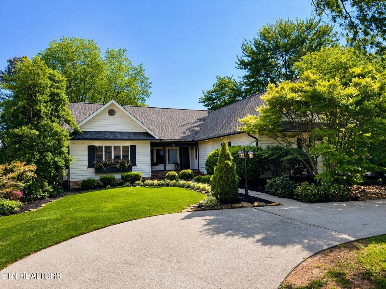 305 Llanerch Point, Knoxville, TN 37934 Main Photo