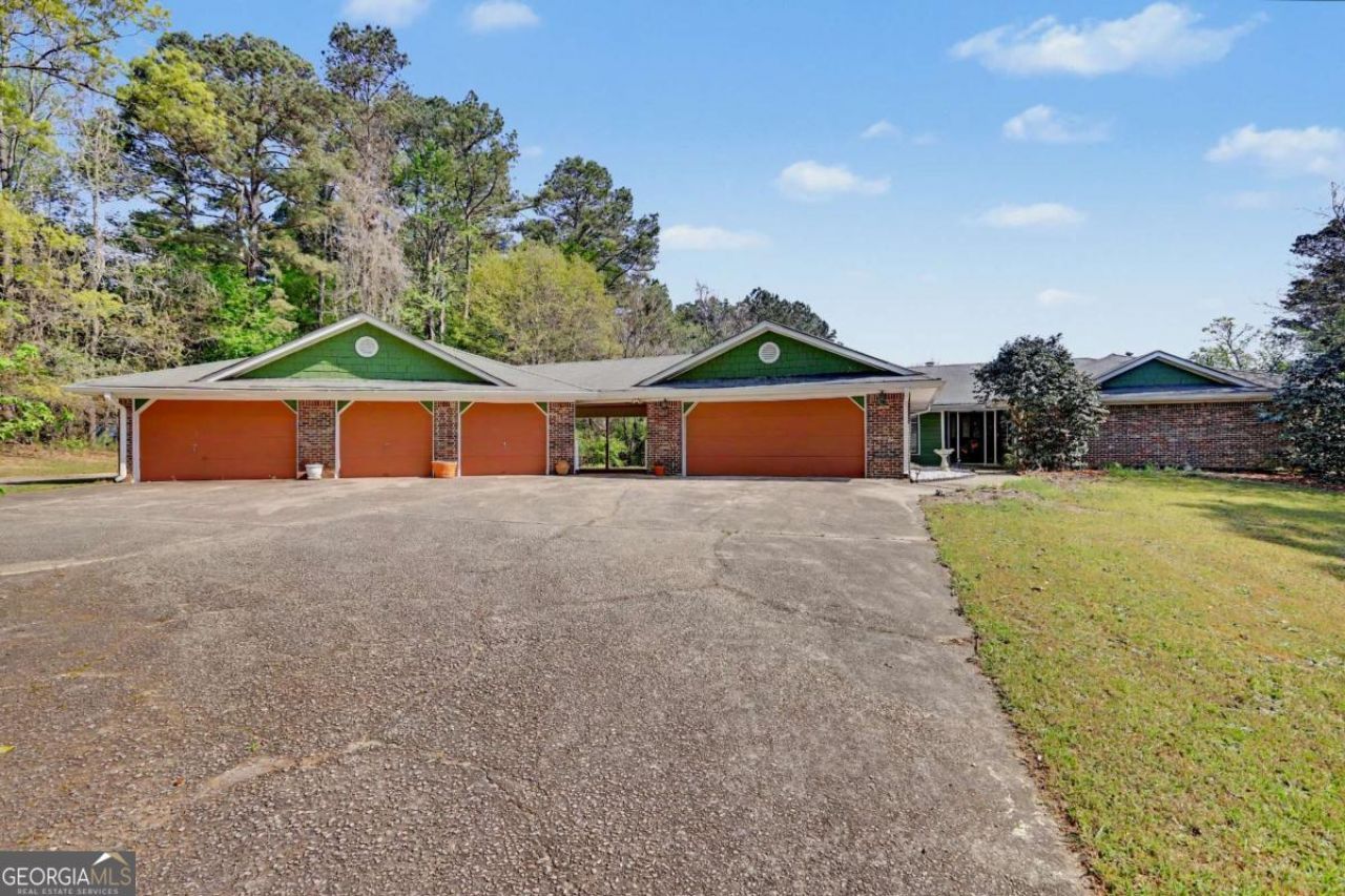 3154 Spring Lake Drive Ne, Conyers, GA 30013 Main Photo